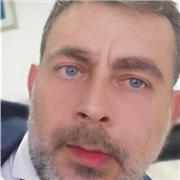 Avvocato, con esperienza di docenza in corsi professionali impartisce lezioni di diritto penale e civile. Con serietà ma senza rendere noiosa la lezione